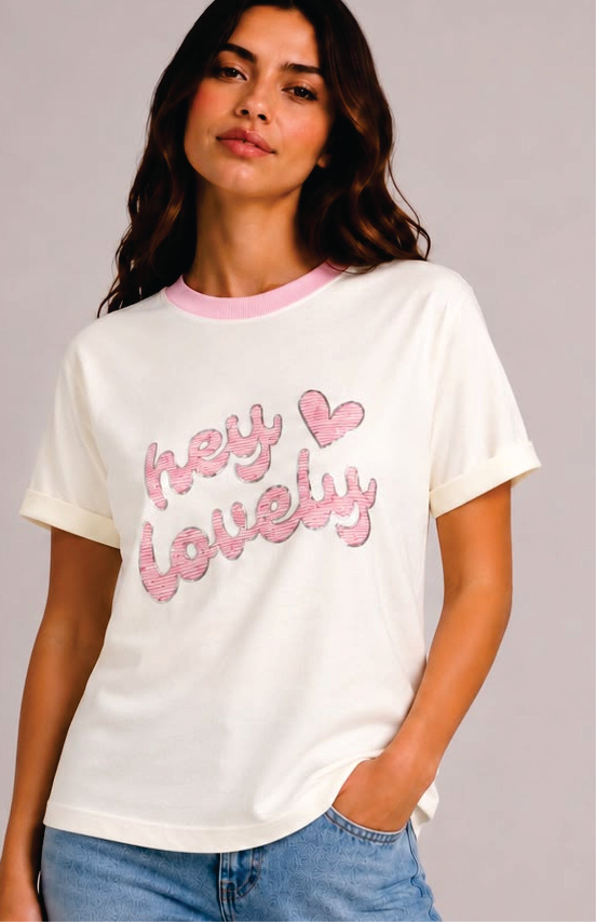 Camiseta Regular Hey Lovely CRUDO/ROSA